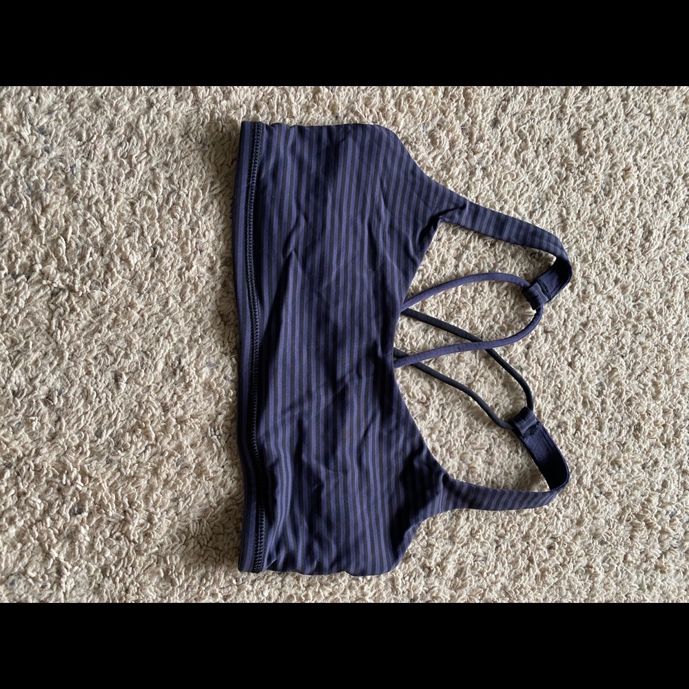 Lululemon free to be bra